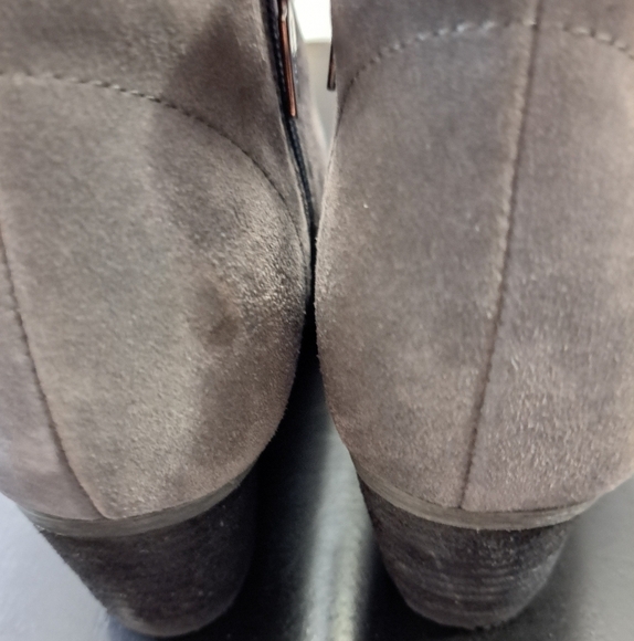 Blondo Chelsea Grey Suede Ankle Booties    Size 8.5 - Picture 3 of 13